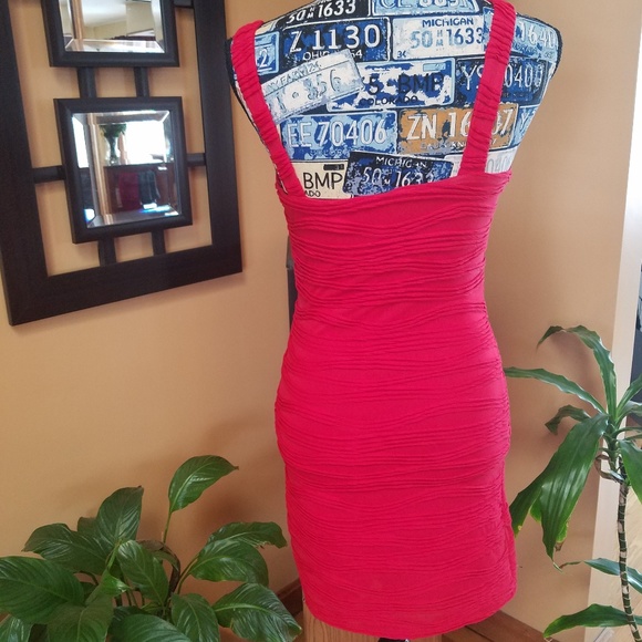 (SOLD) PAPAYA RED TEXTURED BODYCON DRESS - Picture 4 of 8